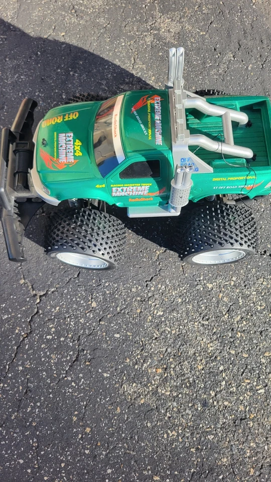 1998 Radio Shack Extreme Machine R/C Ford F-150 Monster Truck w/ Box/foam  - Image 2 of 4