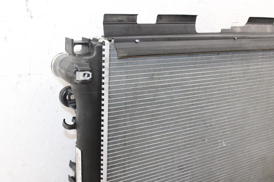 2009-2014 Dodge Challenger Radiator / Radiator Fan Assembly OEM GZ43 - Image 4 of 4