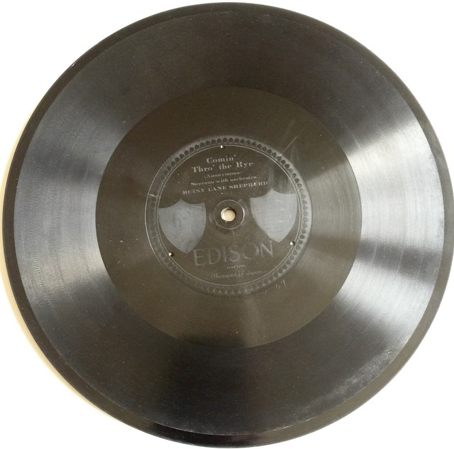 ANTIQUE 1916 EDISON DIAMOND DISC RECORD HIS LULLABY / COMIN' THRO