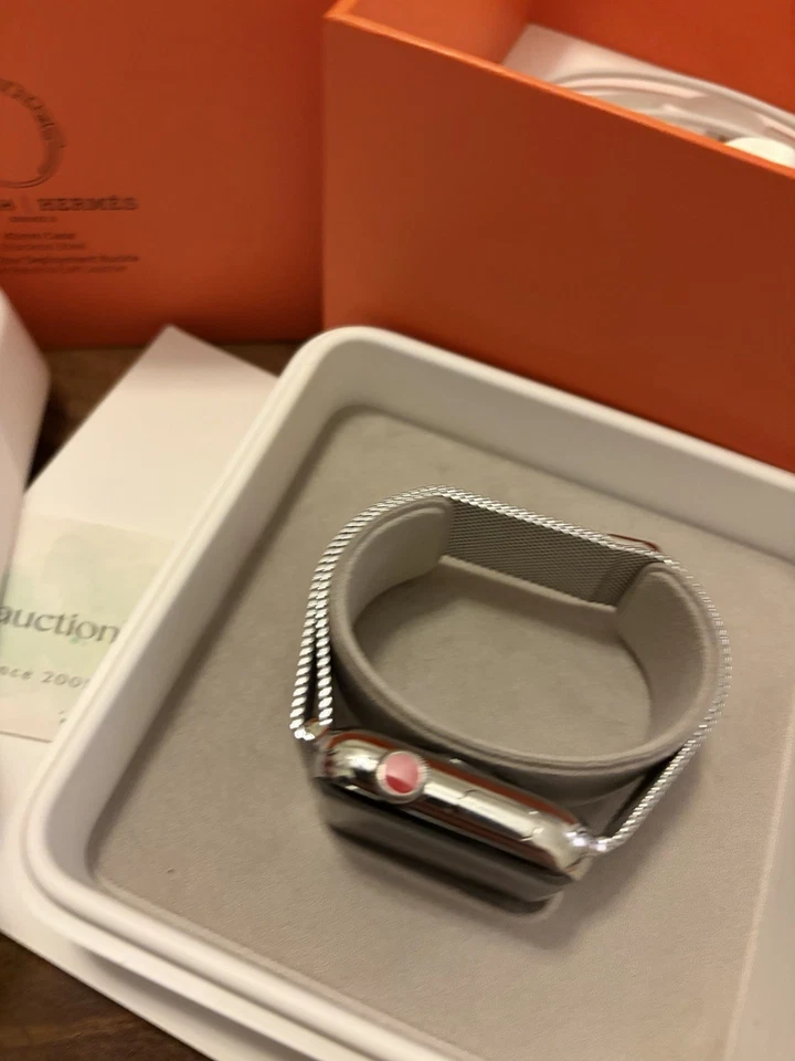 Apple Watch Series 3 Hermes 42mm Stainless Steel Case GPS Cellular - Image 2 of 4