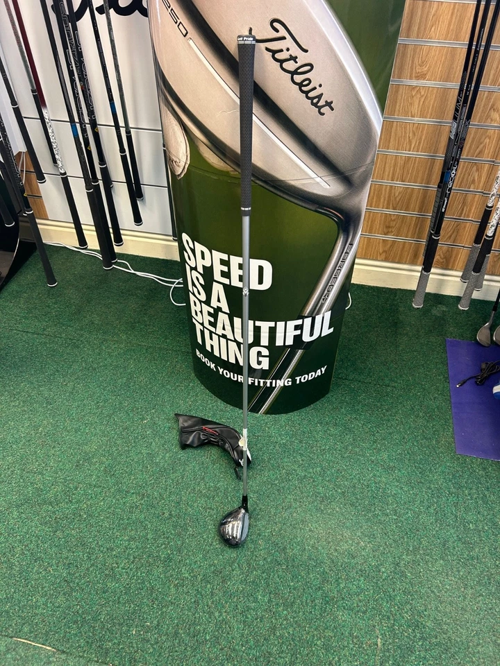 Titleist TSR1 5 hybrid regular shaft 23 degrees - Image 2 of 4