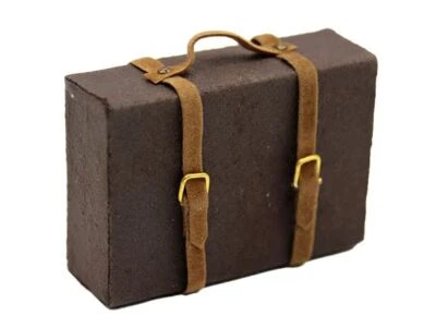 MELODY JANE DOLLS HOUSES Puppenstube braun Koffer Gepäck Miniatur Flur Schlafzimmer Reisezubehör 1:12