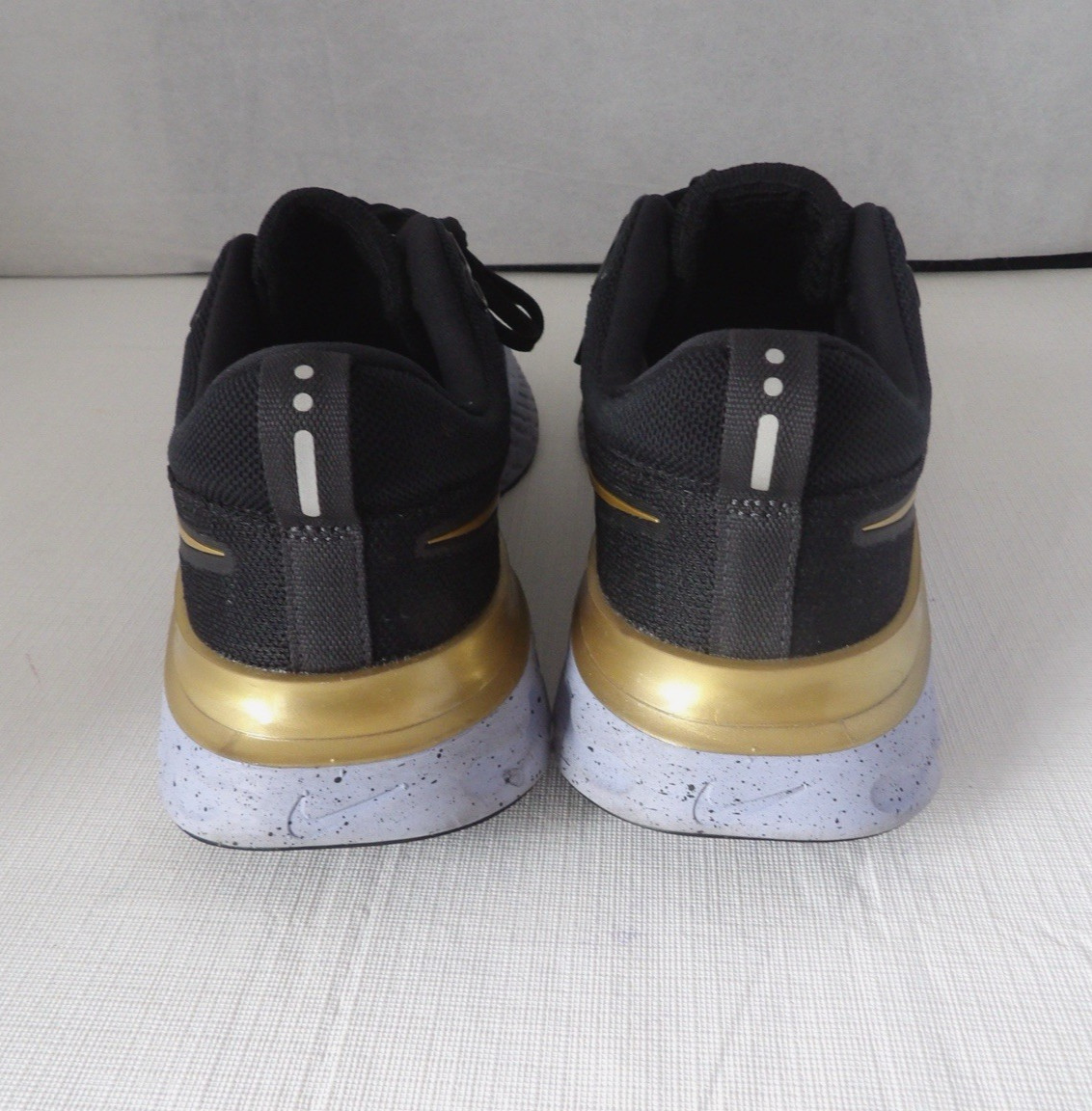 Authentic NIKE INFINITY RUN REACT Black/Gold Flyk… - image 10