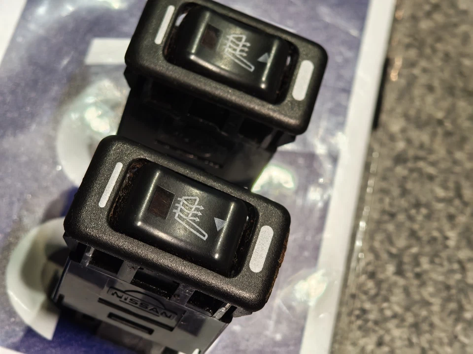 Par de interruptores térmicos asiento consola central Toyota 86 OEM 2013-2020 BRZ FR-S Foto 3 de 4