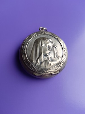 Virgin Mary Locket Box Vintage Alpaca Metal 30mm Dia Very Collectable. 