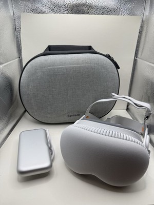 Apple Vision Pro 256GB, Solo Knit Band -  W+, Light Seal - 21W /W Case