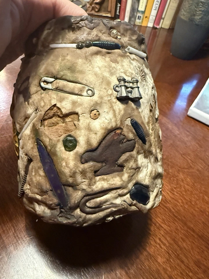 FOLK ART MEMORY JUG ANTIQUE MOSAIC ASSORTMENT OBJECTS POTTERY JAR PRIMITIVE OLD - Image 2 of 4