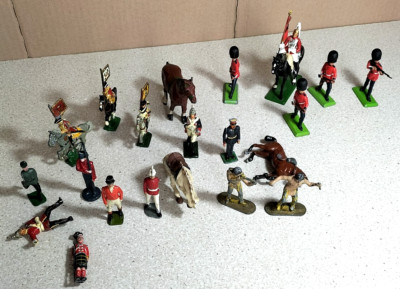 Miscellany of toy soldiers including Britains. Guardsmen, American Indians, etc