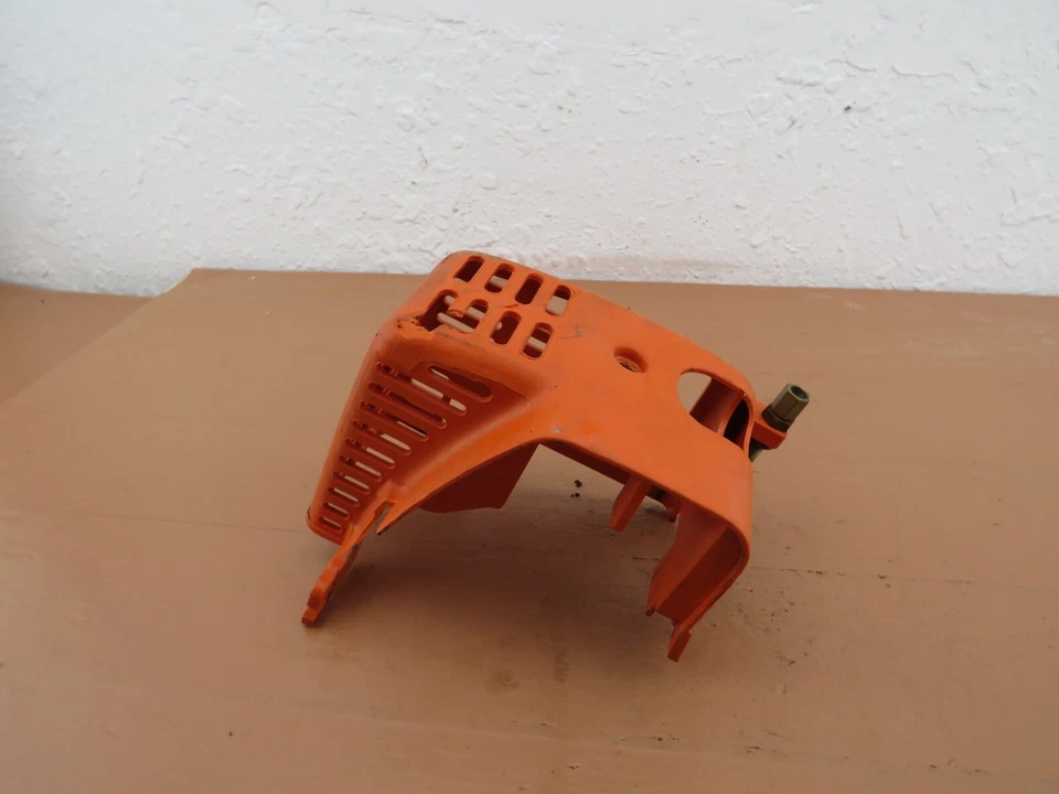 Cubierta del motor Tanaka TBC-210 recortadora de cuerda OEM Foto 3 de 4