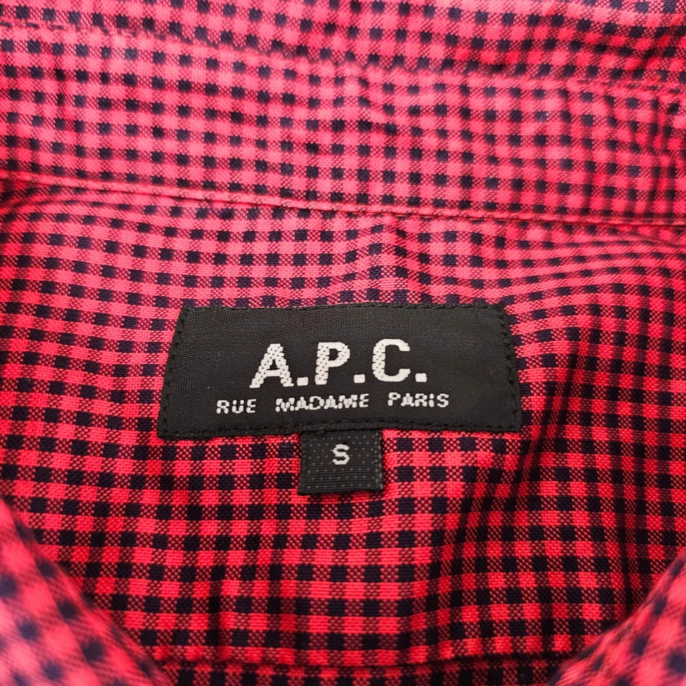 A.P.C. Camisa Masculina Botão Pequena Vermelha Preta Gingham Rue Madame Paris Designer - Imagem 3 de 4