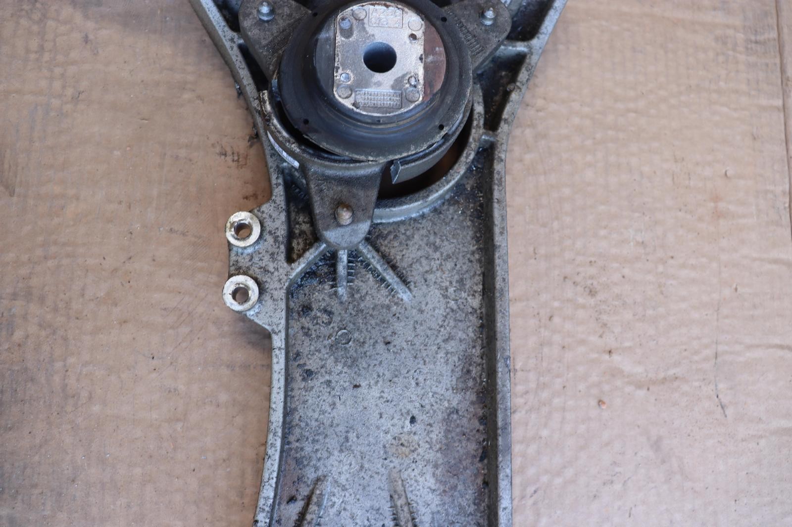 2014-2020 MASERATI QUATTROPORTE AWD TRANSMISSION SUPPORT MOUNT BRACE OEM