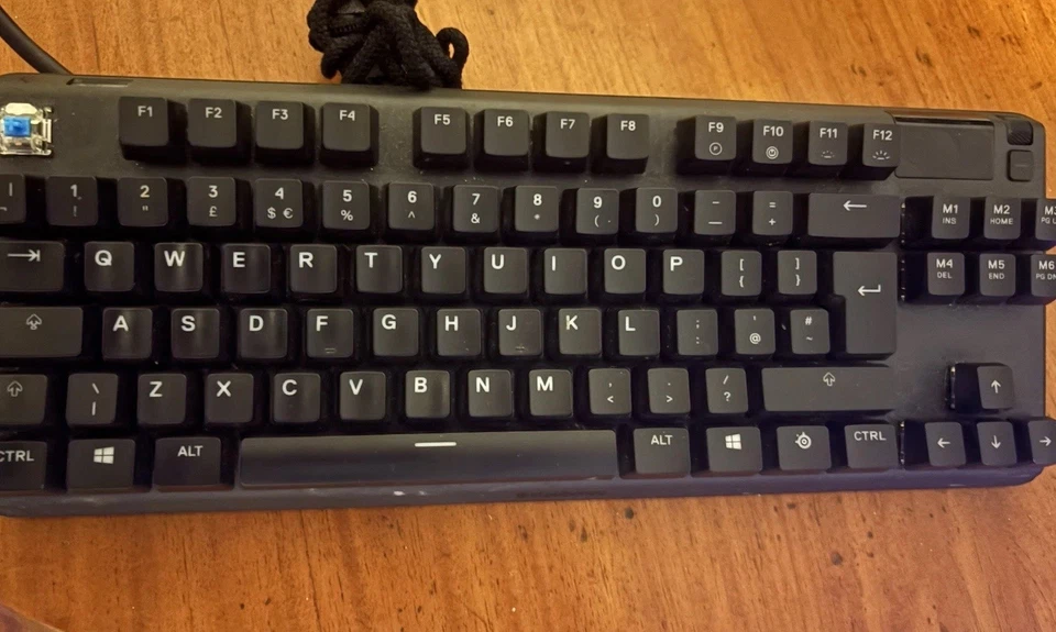 apex 7 tkl Blue switch (Escape Knopf fehlt)