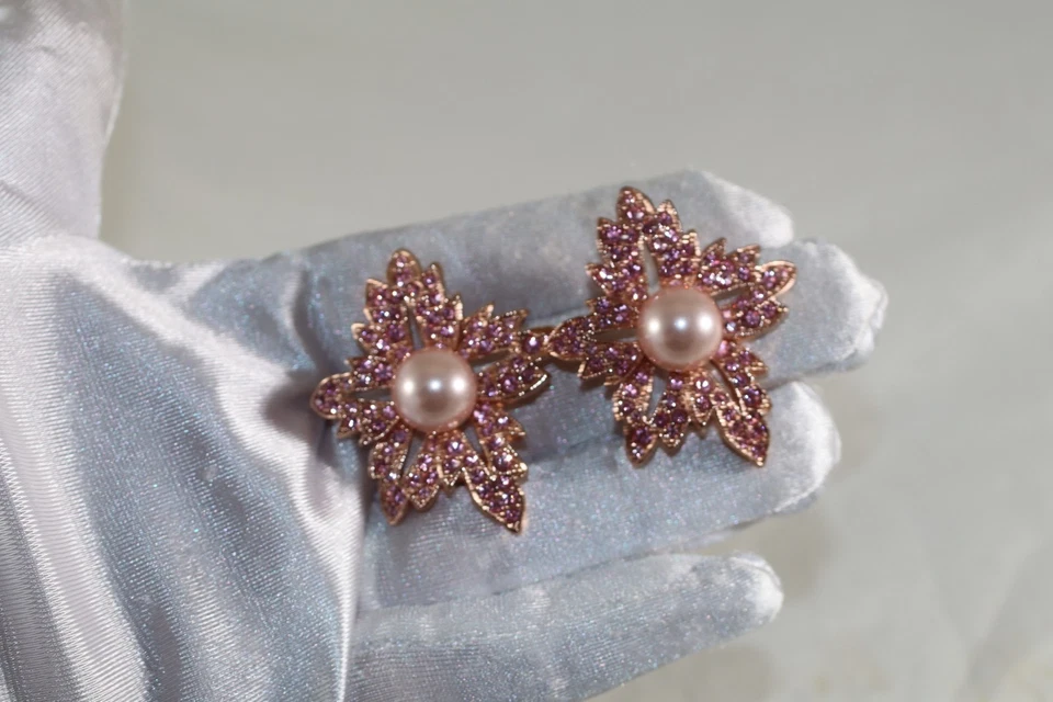 Fab! KJL KENNETH JAY LANE pink rhinestone faux pearl flower earrings clip on - Image 2 of 4