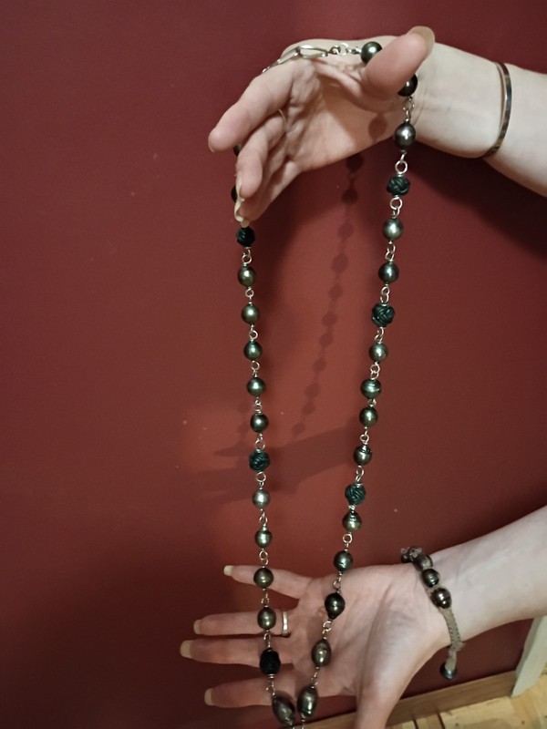Genuine tahitian pearl necklace handcrafted in Tahesia
