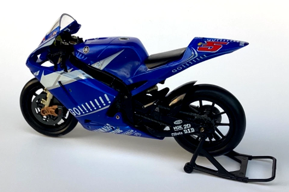 NEW-RAY 1/12 BLUE YAMAHA MOTUL COLIN #5 GO!!!!!!! GP RACE MOTORCYCLE JUST NO BOX - Image 4 of 4