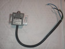 NEW GENUINE HONEYWELL SENSING & CONTROL 14CE1-1K  PIN-PLUNGER SPDT LIMIT SWITCH