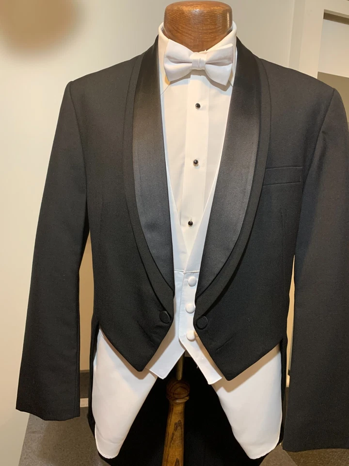 BLACK FORMAL TUXEDO TAILCOAT - Dimension Shawl Lapel by OSCAR de la RENTA - Image 2 of 4