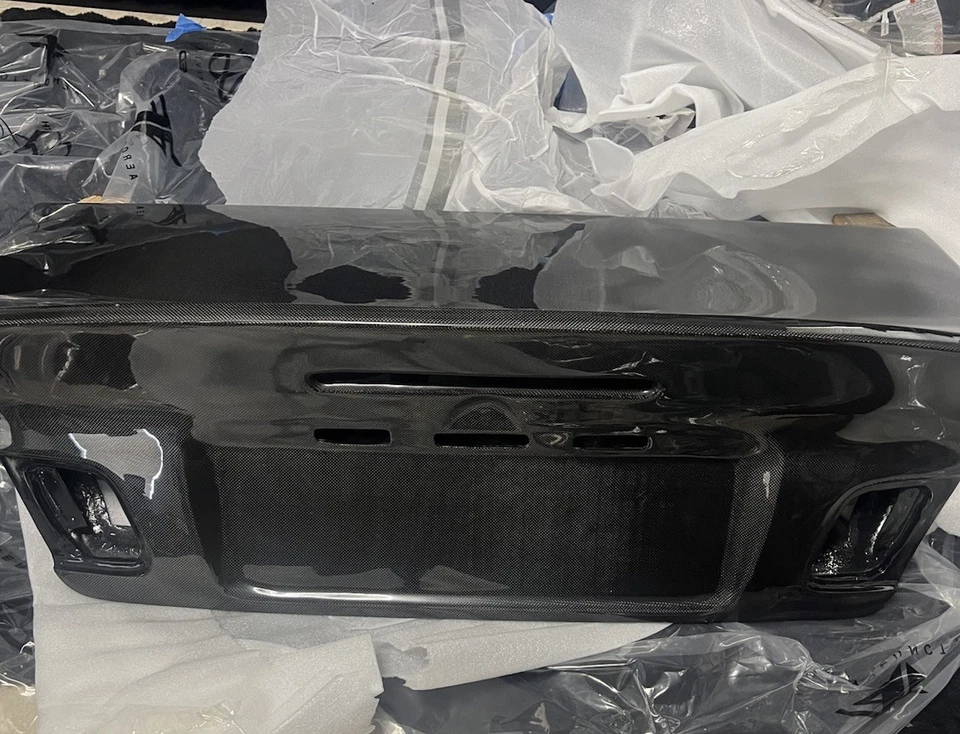 (Pickup ONLY)BMW E46 3 Series 1999-2006 CSL Carbon Fiber Trunk Lid –convertible  - Image 2 of 4