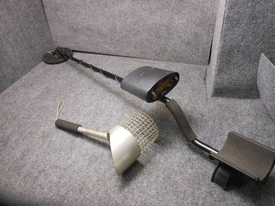 Bounty Hunter Fast Tracker Metal Detector With Digging Tool