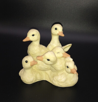 Adorable Nestled Baby Chicks Figurine HOMCO 1988 Masterpiece Porcelain