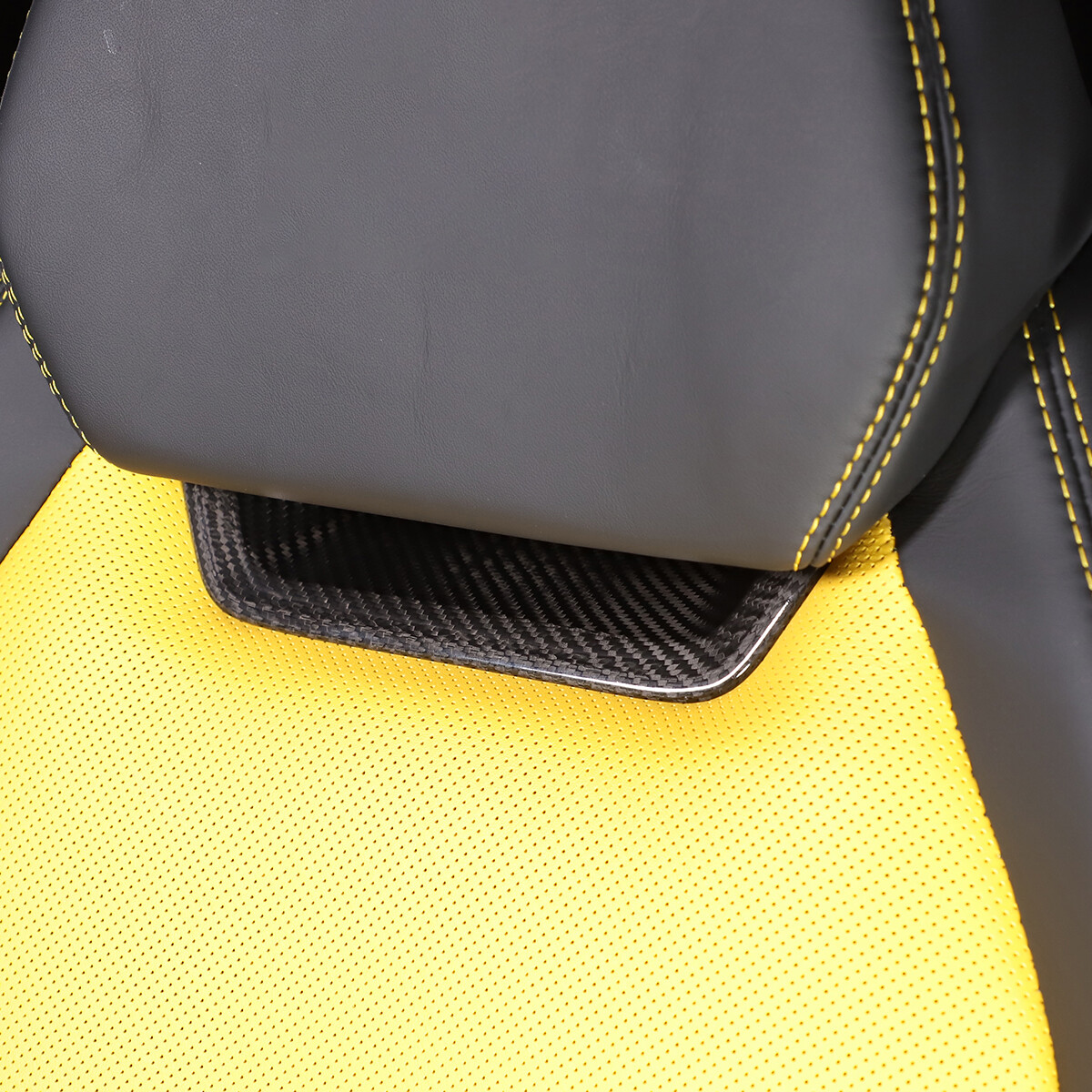 Real Carbon Fiber Inner Central Decorative Cover For Lamborghini URUS 2018-2024