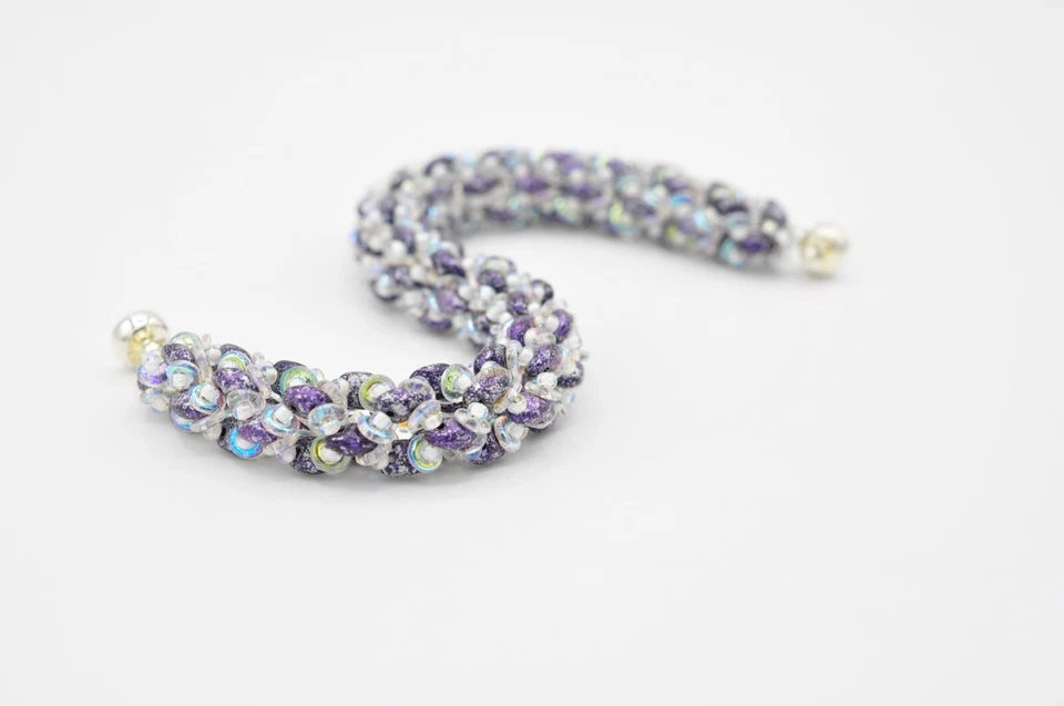 Armband Damen Schmuck handarbeit Lila Weiß Silber Perlen Glasperlen 17cm Magnet - Bild 3 von 4