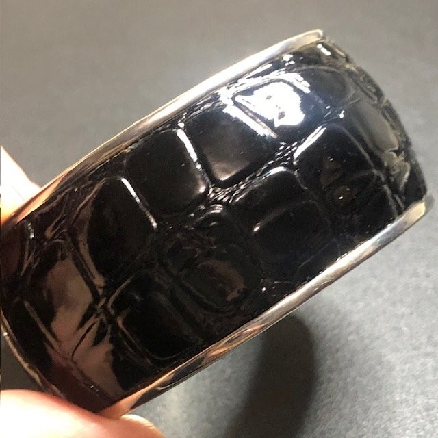 B1900 Premier Designs Hinged Bangle Bracelet Blac… - image 1