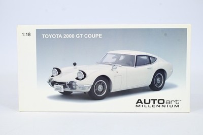 AUTOart 1/18 Toyota 2000GT Coupe White Millennium Diecast Model