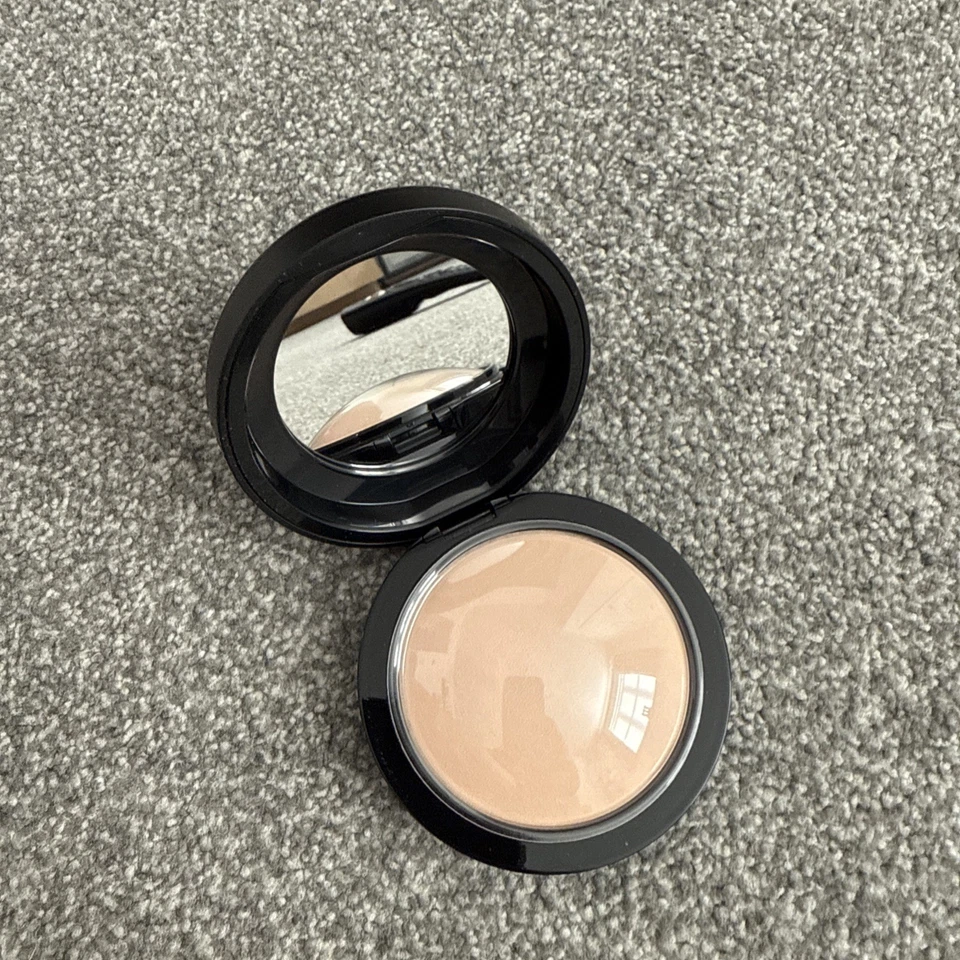 NIB MAC Mineralize SKINFINISH NATURAL Silky Face Powder MEDIUM Full Sz 10g - Image 3 of 3