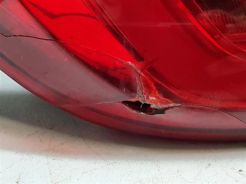 Chrysler 200 2015 luz trasera del conductor sedán cuarto de panel montado  Foto 3 de 4