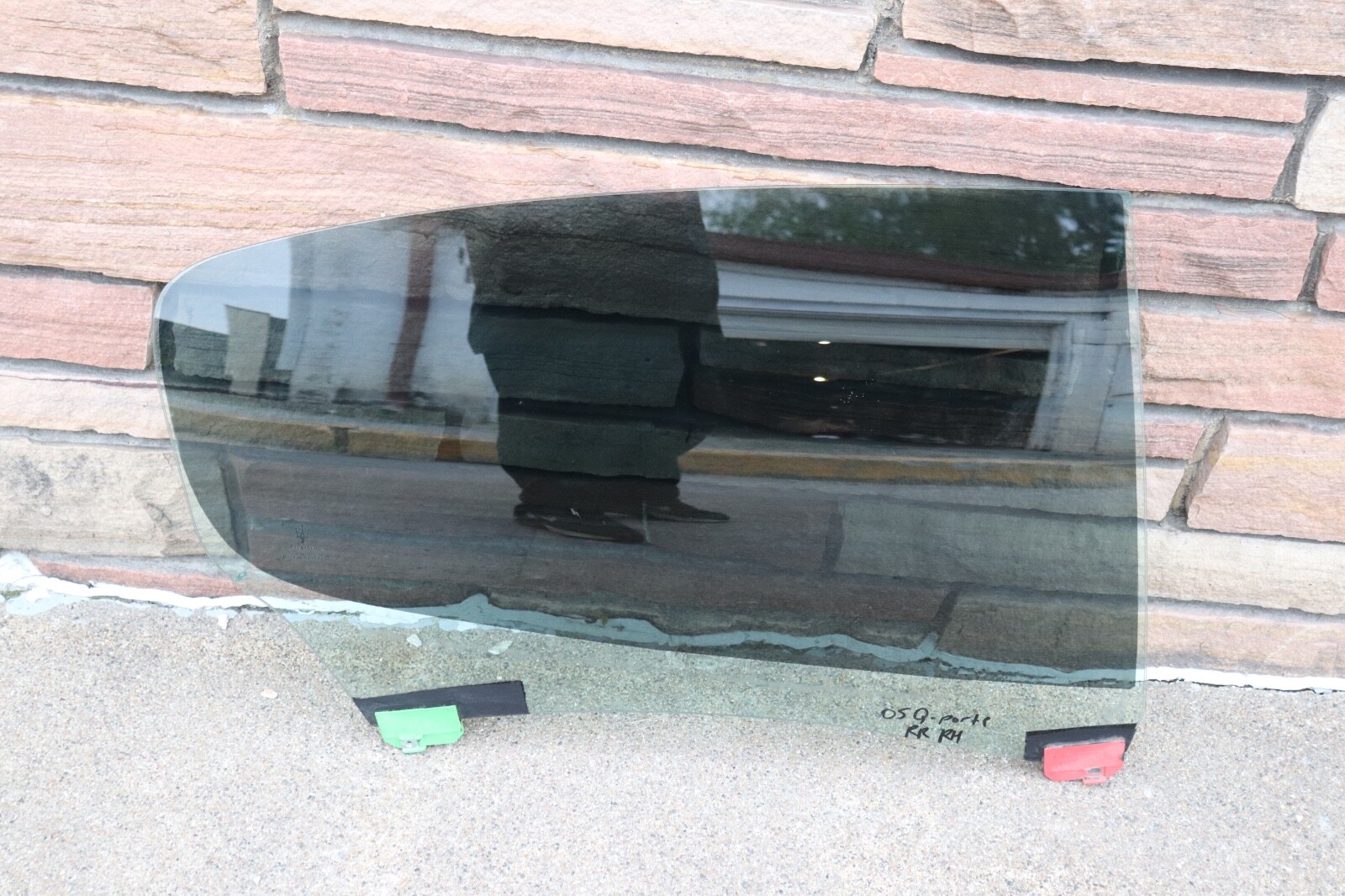 P2005215 2003-2012 Maserati Quattroporte M139 REAR Door Window Glass 43R001596