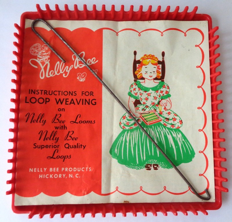 VTG NELLY BEE RED PLASTIC HAND WEAVING LOOM WITH METAL WEAVING HOOK & DIRECTIONS