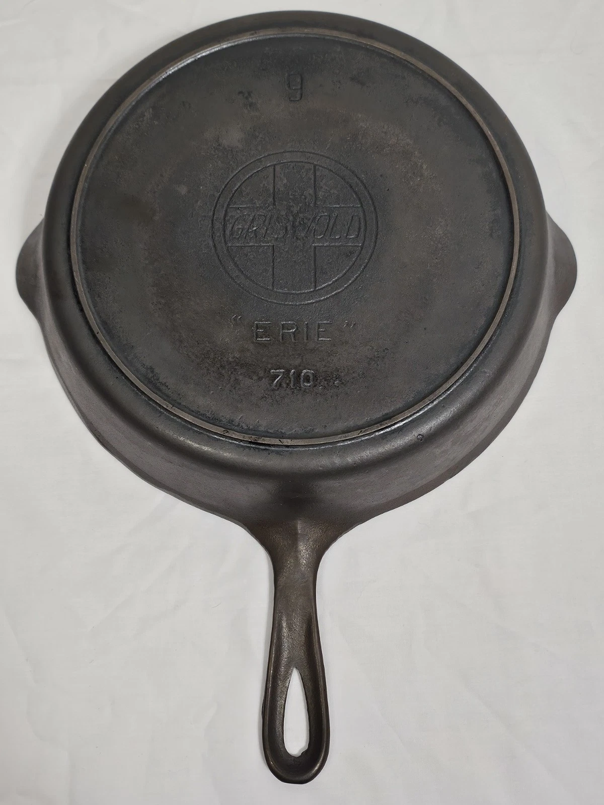 Griswold #9 Cast Iron Skillet - Slant Erie 710 Heat Ring - Fully Restored