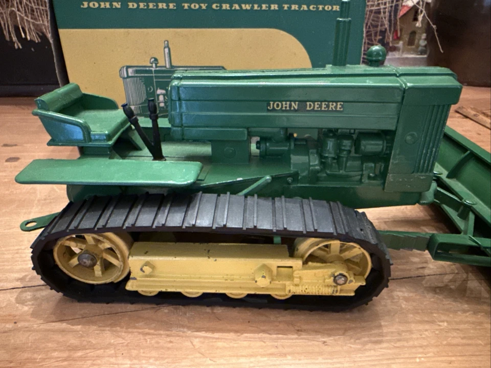 John Deere toy crawler tractor with Box 1/16 - Image 2 of 4