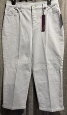 Gloria Vanderbilt Amanda Capri Jeans Womens 8 All Over Slimming Light Blue NWT
