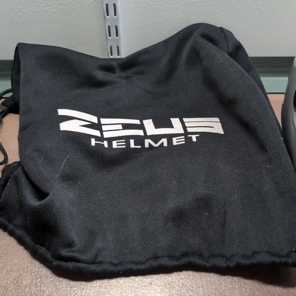 Casco de moto de nieve Zeus con protector facial calle plata maciza XXXL usado Foto 4 de 4