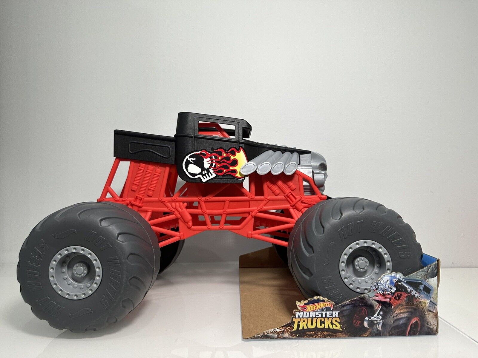 Hot Wheels Monster Trucks 1:43 Scale Light and Sound - Boneshaker – Yummy  Boutique