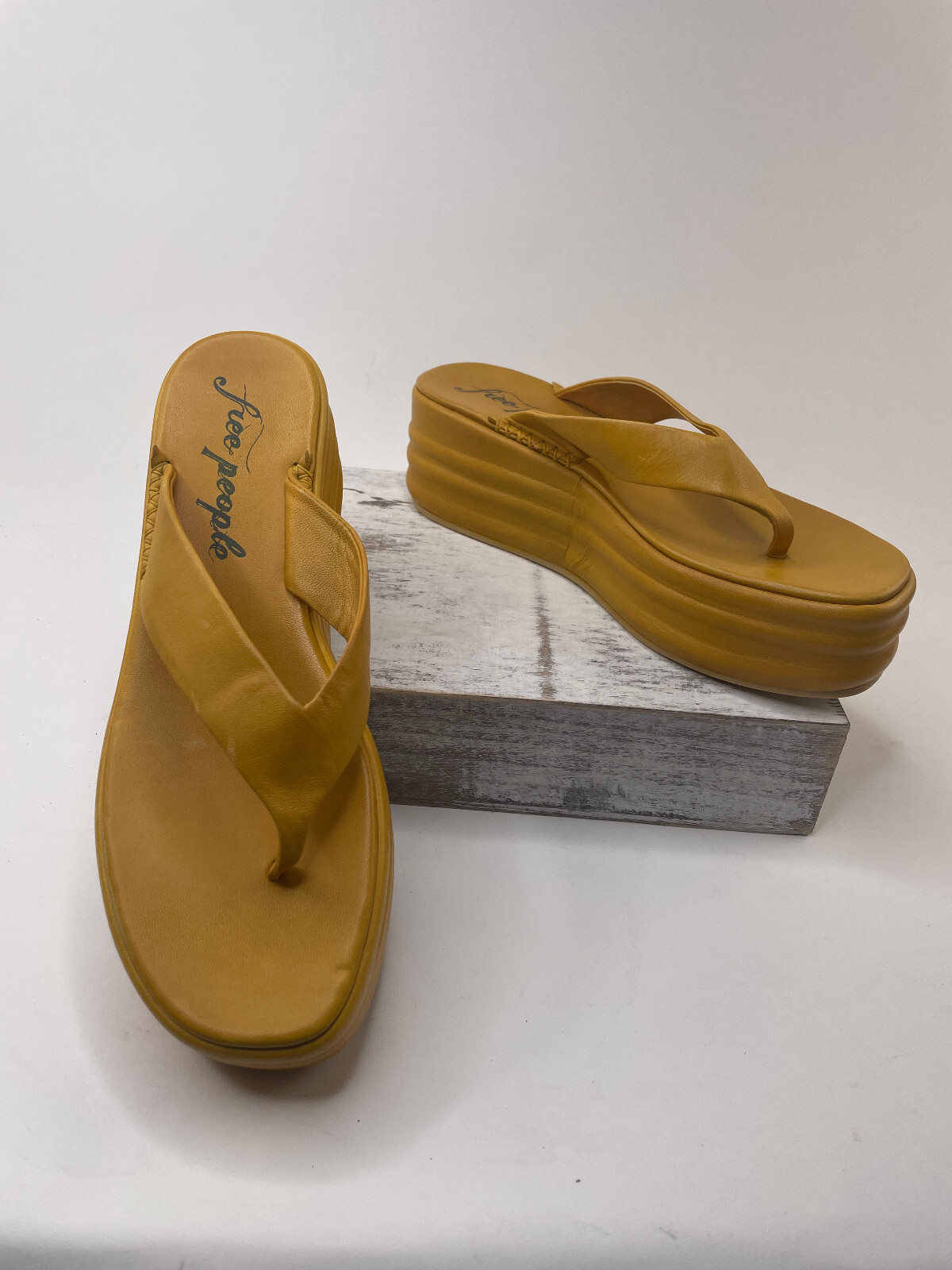 FREE PEOPLE 9 / 39 YELLOW MUSTARD SANDALS LEATHER SLI… Gem