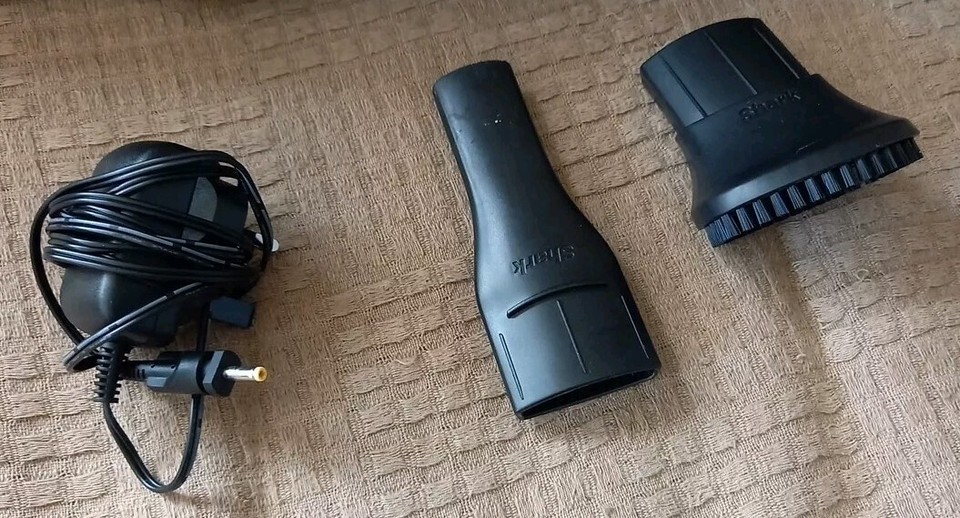 Shark Cordless Handheld Vacuum Cleaner CH950UKT with Motorized Pet Tool