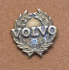 VINTAGE VOLVO AUTOMOTIVE GOLD SERVICE AWARD PIN