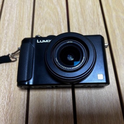 Panasonic DMC-LX7 10.1 MP Digital Camera with F1.4-2.3 24mm LEICA