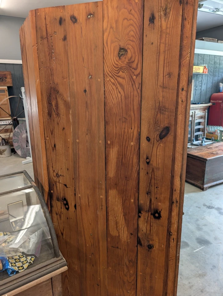 Antiguo gabinete de esquina de pino corazón amarillo paneles elevados 12 paneles de vidrio principios del siglo XIX Foto 2 de 4