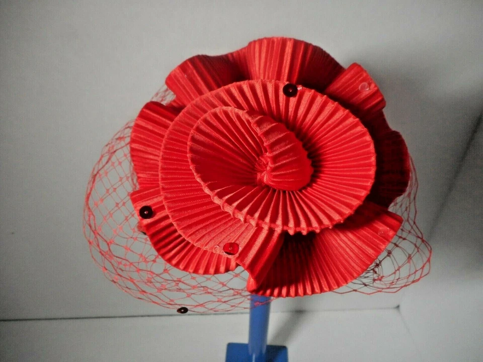 MR HI'S Clásico Sombrero Rojo Sociedad Pastillero Malla Caramelo Satén Cinta Redonda Flor Foto 4 de 4