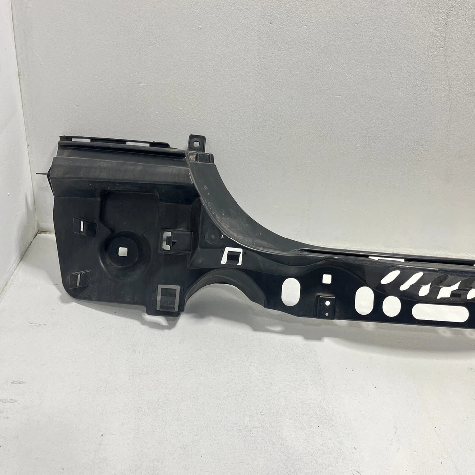 Soporte de cubierta central de parachoques trasero BMW 535iX 2014-2016 OEM Foto 2 de 4