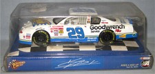 2001 Kevin Harvick Goodwrench 1:24 Scale NASCAR Diecast Car
