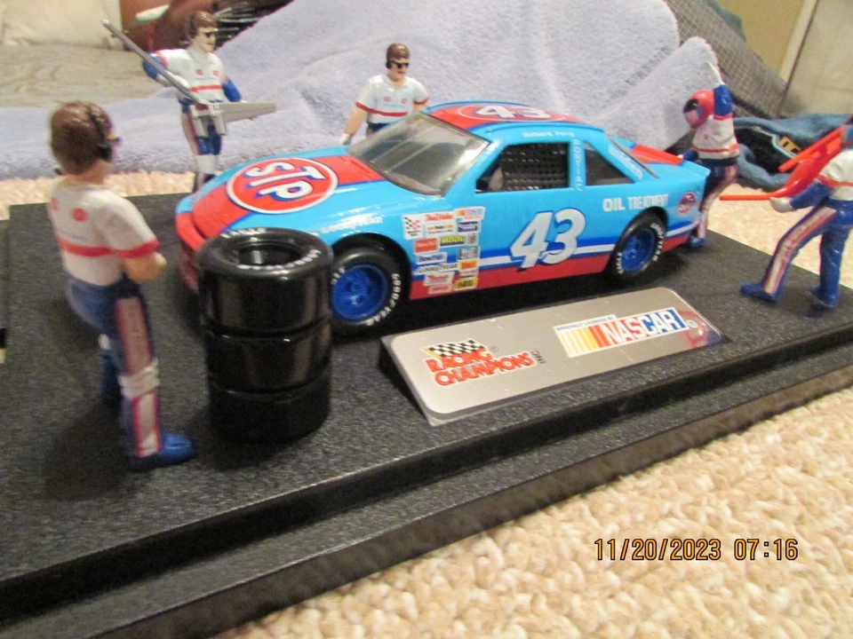 RICHARD PETTY 1-24 CAMPEÓN DE CARRERAS # 43 PONTICA NASCAR PIT STOP VITRINA Foto 2 de 4