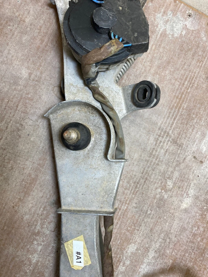 Toyota Prius 2004-2009 acoplamiento, motor limpiaparabrisas 85110-47060 OEM #A1 Foto 3 de 4