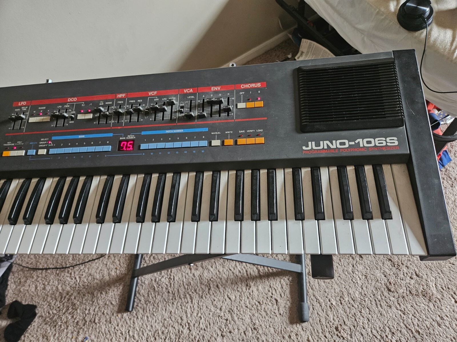 Roland Juno-106S Six-Voice Polyphonic and Programmable Analog Synthesizer