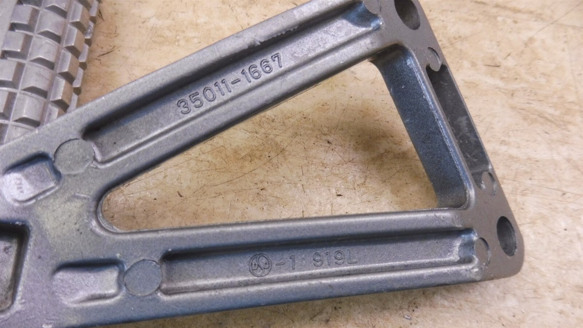 1994 Kawasaki Ninja ZX-9R ZX900B K335-2> rear left foot peg 1994 Kawasaki Ninja ZX-9R ZX900B K335-2> rear left foot peg