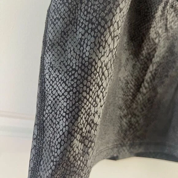 beyond-yoga cropped snake print racerback stretch tank-top